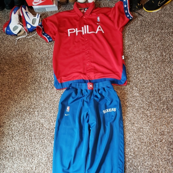 Philadelphia 76ers warm up. - Picture 1 of 6